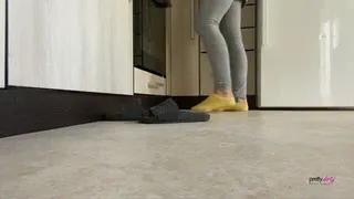 CANDID KITCHEN SMALL FEET TEASE YELLOW SOCKS