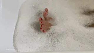 SEXY FEET AND LEGS IN A HOT TUB BUBBLE BATH