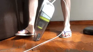 UNAWARE GIANTESS ACCIDENTALLY VACUUMS AND CRUSHED TINIES