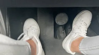 CRAZY ITCHY FOOT WHILE DRIVING