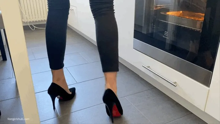 COOKING IN HIGH HEELS SEXY LONG LEGS