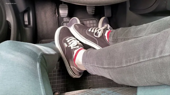 VANS SNEAKERS CAR RIDE