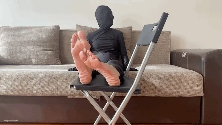 GIRL IN BLACK FOOTLESS ZENTAI SUIT RUBBING HER SOLES TOGETHER