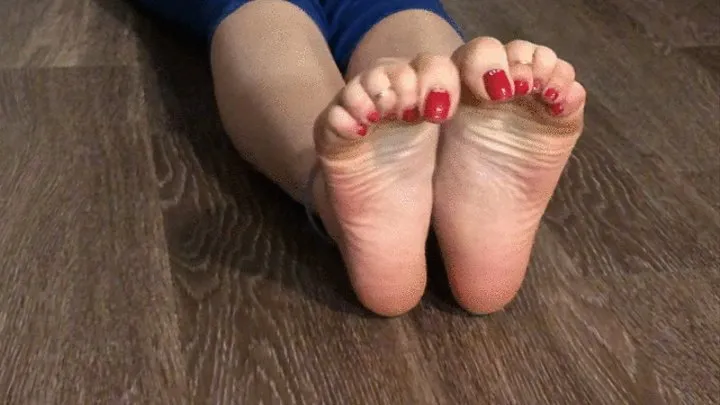 Princess Poison Showing off Her Delicious Feet