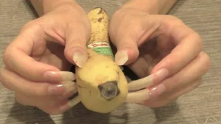 Banana Clawing and slicing