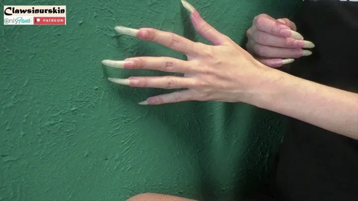 look, as i scratching wall with my long claws