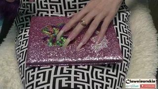 Nails in Action - Long Claws Scratching glitter book