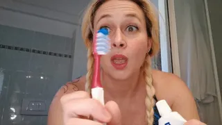 My perfect mouth cleaning with a lot of toothpaste