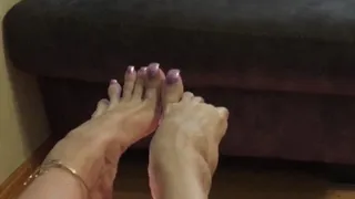 LONG TOES AND TOENAILS