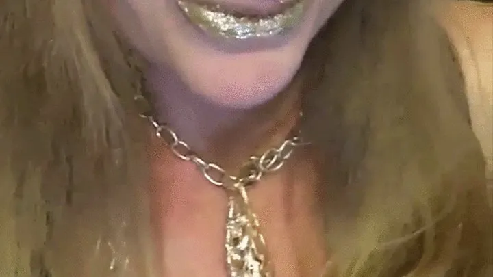 GOLDEN LIPS