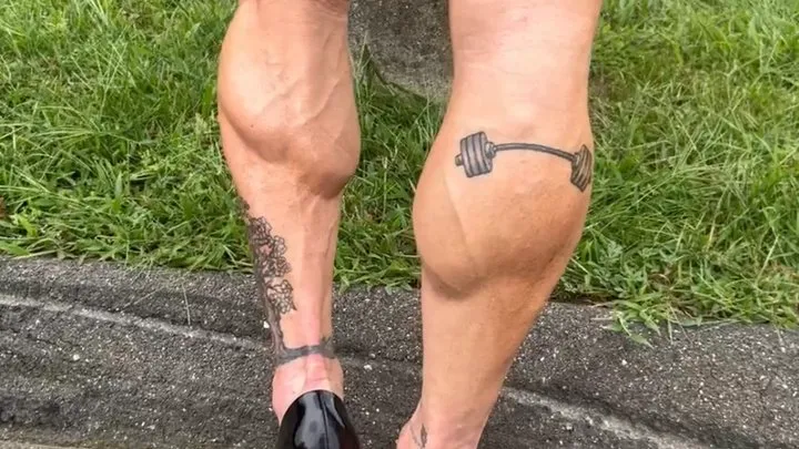 Kandylegs shows off her Muscular Calves