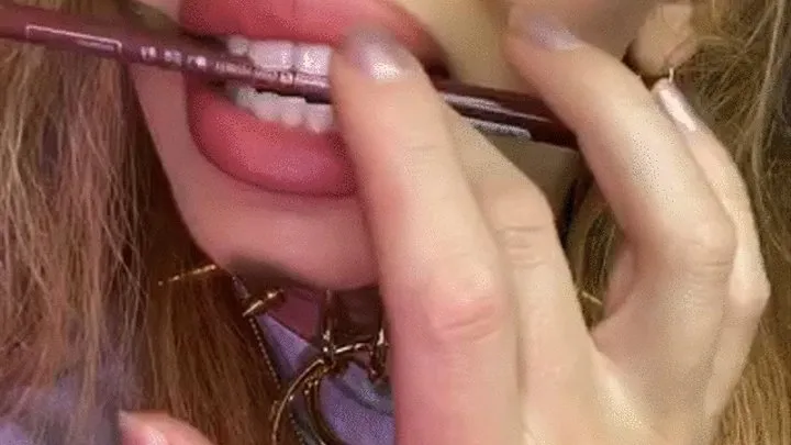 Mouth full lips play fetish