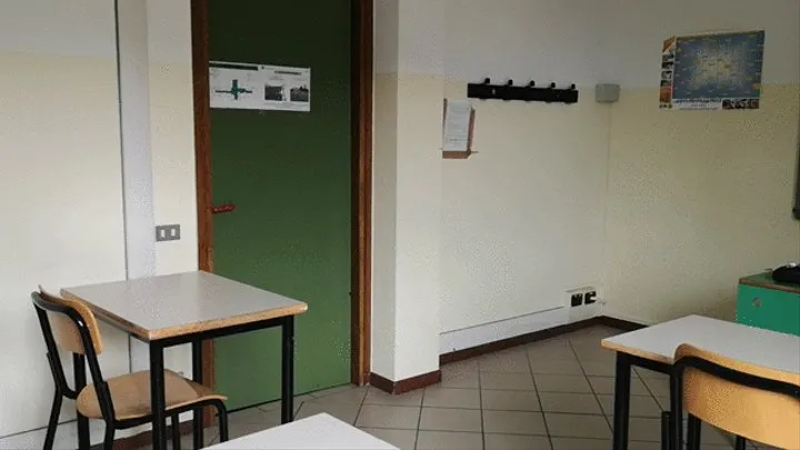 teacher humiliates student - insegnante umilia studente