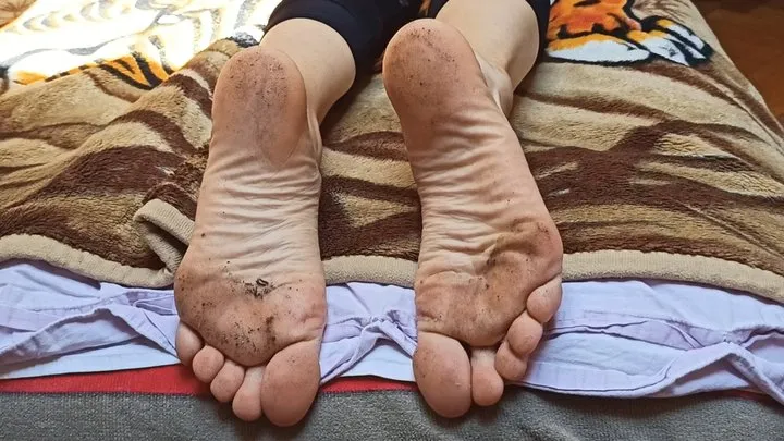 Dirty feet for your pleasure