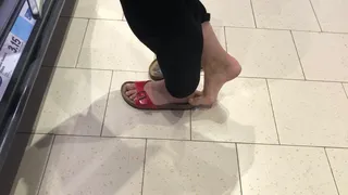 Candid Dipping Shoeplay Whilst Shopping