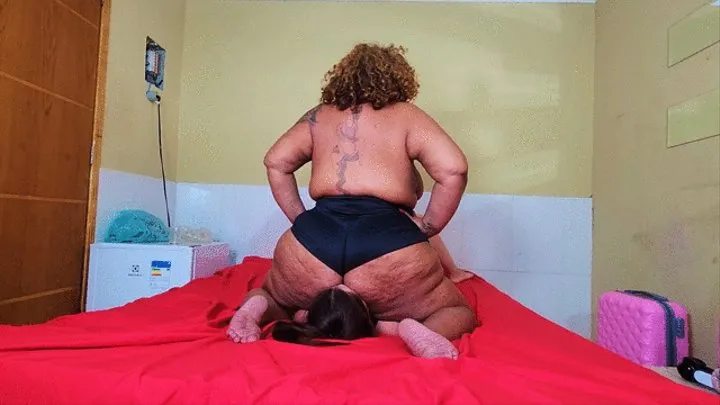 Face sitting new BBw milf, part 3, BBW Priscila and Satina, (cam by Camila)