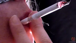 Eva smoking Eve 120s closeup