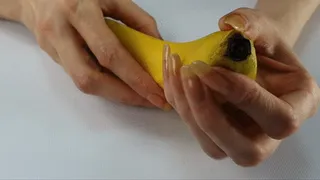 I tear the banana apart with long chicks