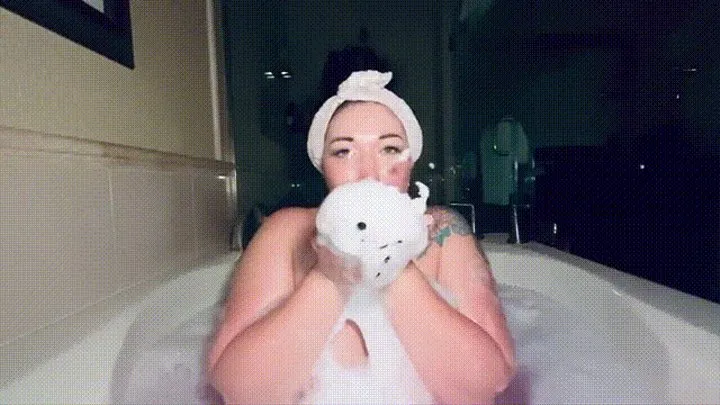 Vacation Bathtime Blowjob (with slo mo)