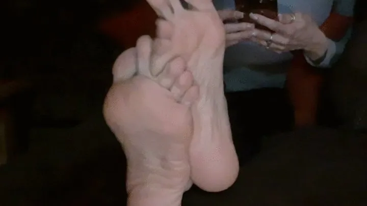 LONG TOES AND SOLES RUBBING