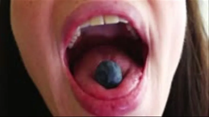 Giantess VORE Meal Series pt2: Blueberries