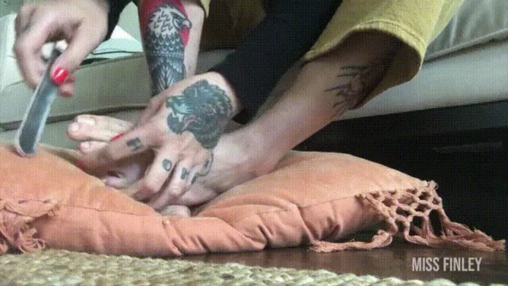 Foot Voyeur: Toenail Filing