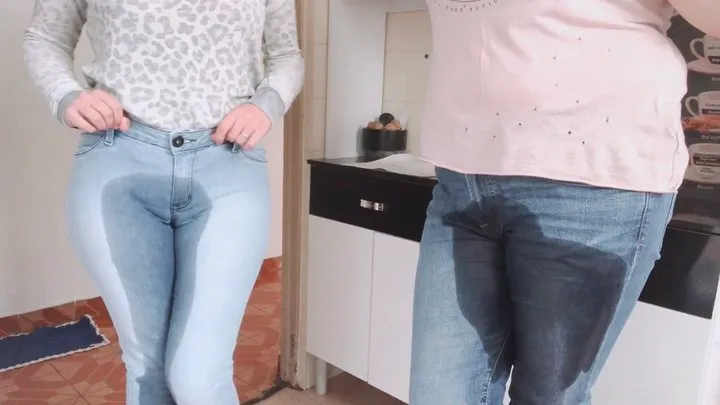 2 Girls Jeans and Panties Wetting