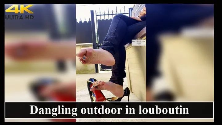 Dangling outdoor en louboutin