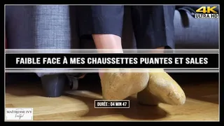 Faible face à mes chaussettes puantes et sales