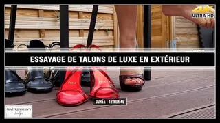 Essayage de talons de luxe en extérieur