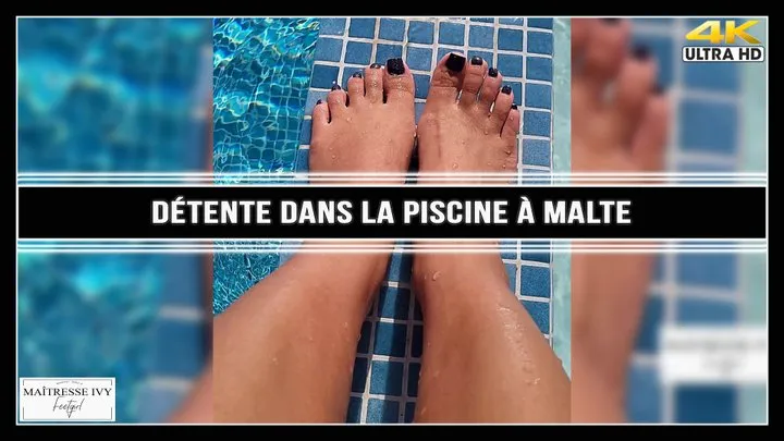 Détente dans la piscine à Malte