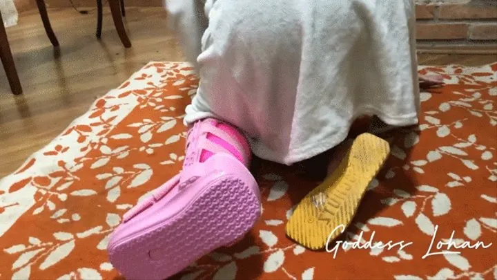 ORTHOPEDIC BOOTS PINK 01 • Getting ready at my friend's house