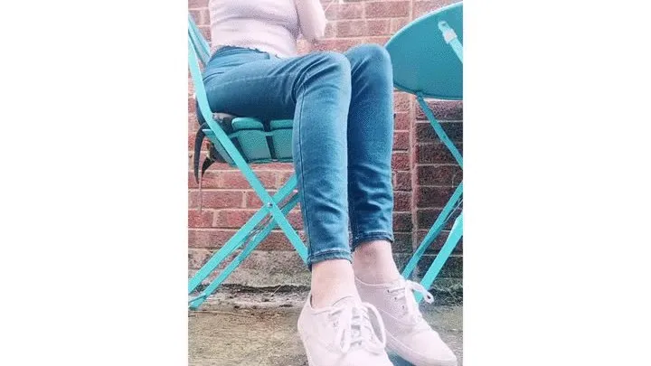 SMOKE BREAK IN KEDS