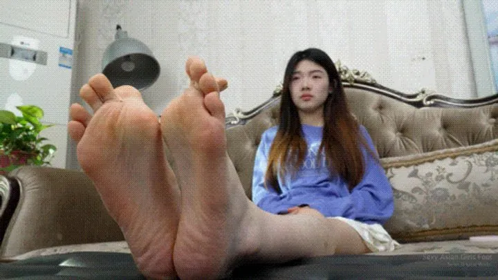 Beautiful Asian girl Xiaohanhan shows off her sexy 37EU feet14