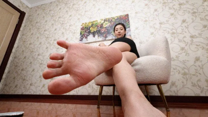 Beautiful Asian girl Xiaoli shows her sexy flexible little feet51