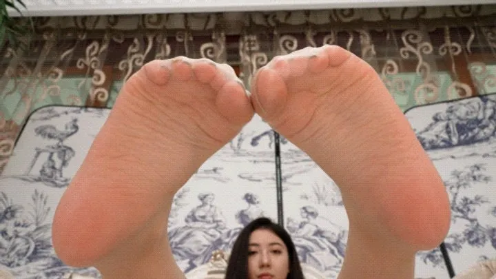 Beautiful Asian girl Xiaoli shows her sexy flexible little feet48