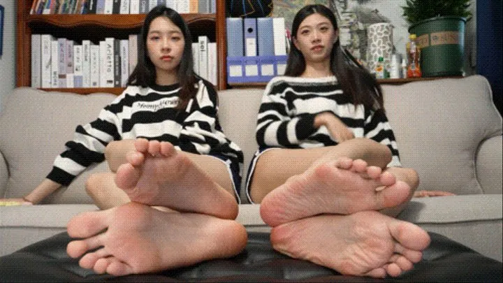 Beautiful and sexy Yiyi and Xiaoying best friends showing off their sexy big feet1