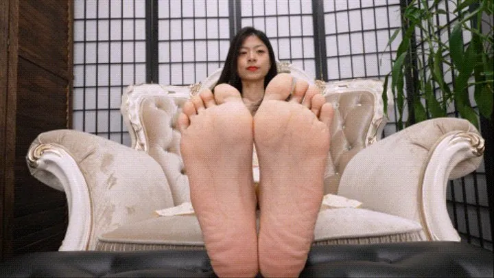 Sexy Asian girl Angela shows her sexy big foot2