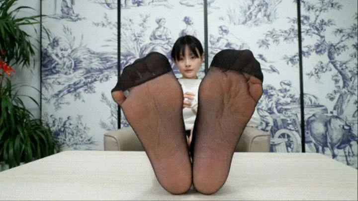 A charming Asian girl with beads showcasing her sexy 36EU little feet9