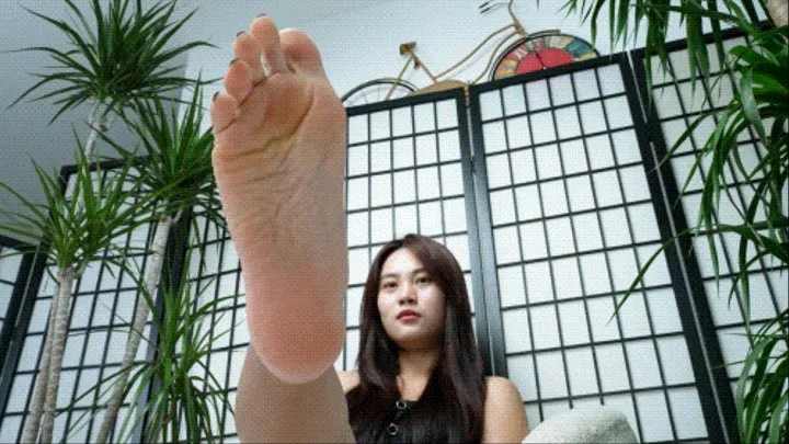 Sexy Asian girl Xiaoshui showcases her little feet6