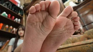 Little miss Yingtao showed her sexy cute little feet1