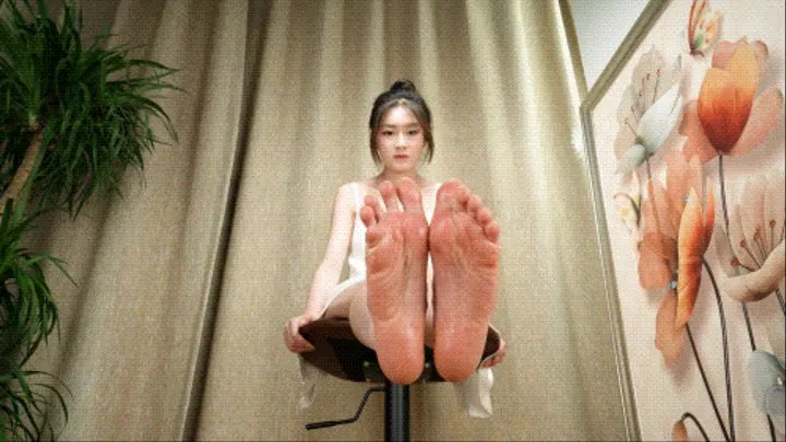 Very cute girl Xiaoai shows her sexy little feet6