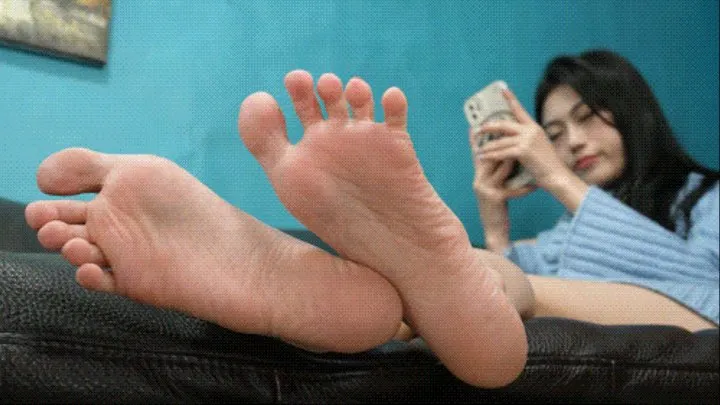 Beautiful and sexy Xiaodi shows her sexy Little 36EU foot10