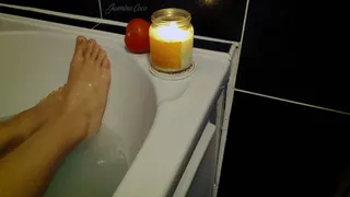 Tomato Crush In A Bathtub | Jasmine Coco