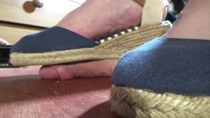 BLUE WEDGE, BLACK SLIPPERS & BAREFOOT COCK CRUSH VIEW1 PT1