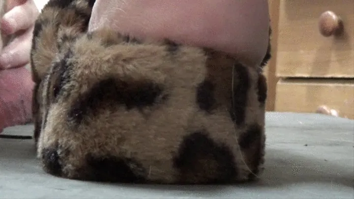 231lb LEOPARD PRINT SLIPPERS COCK CRUSH ON NEW CATWALK ANGLE 2