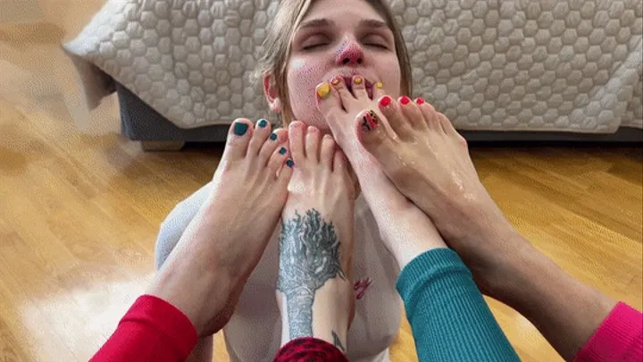 Feet Of Four Bratty Girls Stretch Mouth Of Lesbian Slave And Fill It With Saliva