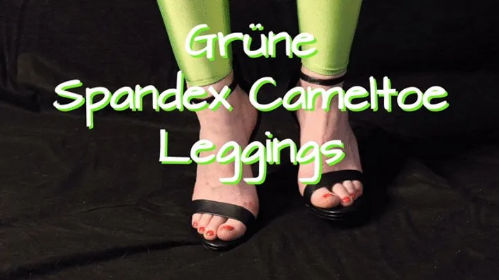 Aresah in green cameltoe spandex leggings - Aresah in grüner Cameltoe-Spandex-Leggings