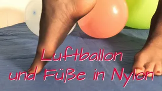 Balloons and nylon feet - Luftballons und Füße in Nylon