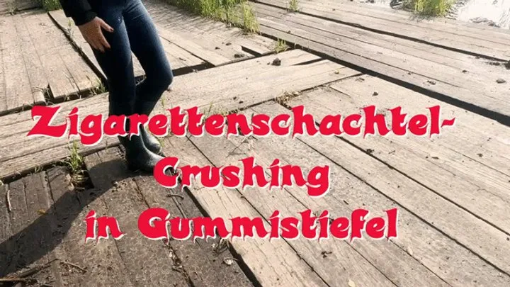 Cigarette packets crushed in rubber boots - Zigarettenschachteln zertreten in Gummistiefel